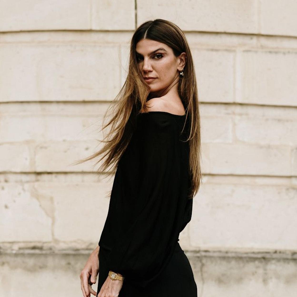 Influencer con cabello liso