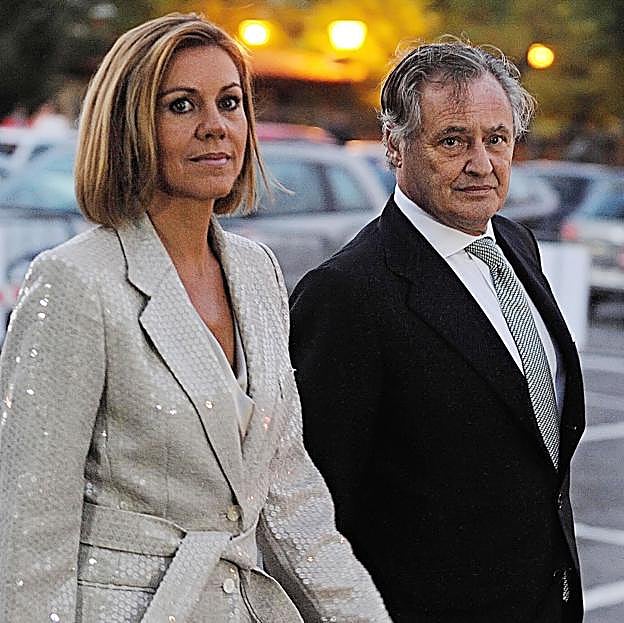 Se divorcian María Dolores de Cospedal e Ignacio López del Hierro: así fue su historia de amor de amor maduro y discreto 