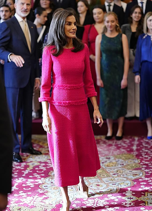 Imagen - El vestido fucsia de tweed de la reina Letizia. Foto: Limited Pictures.