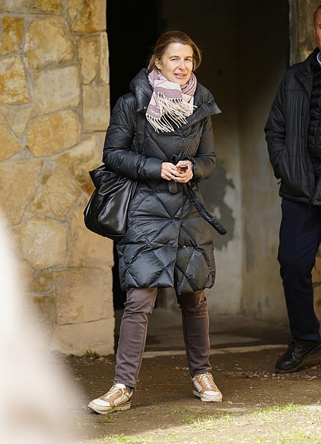 Imagen - El abrigo de María Dolores Ocaña es de color verde oscuro. / LIMITED PICTURES