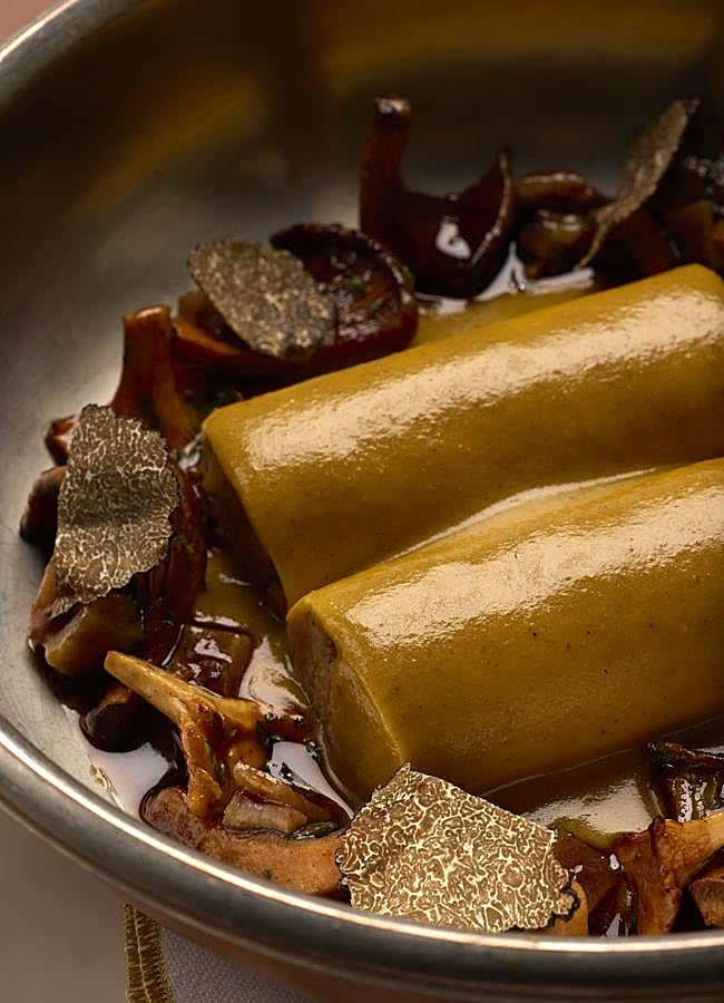 Imagen - El canelón de porllo de corral en pepitoria de la carta de otoño de Cornamusa. / DR