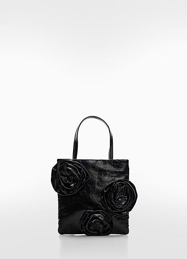 Imagen - Bolso flor en color negro de Mango Outlet.