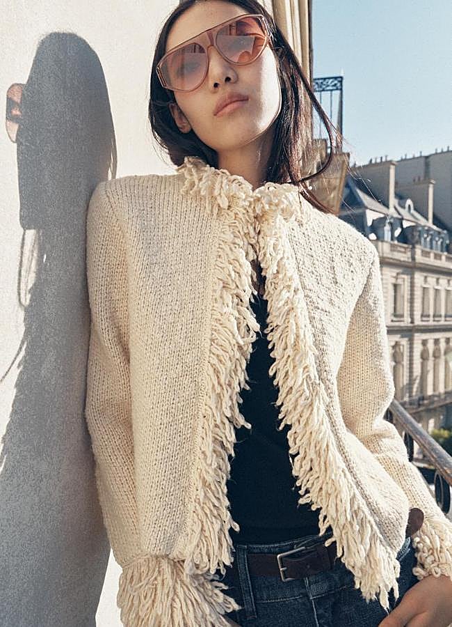 Imagen - Chaqueta de punto con detalle de flecos de Zara.