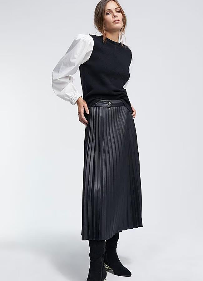 Imagen - Falda negra plisada de Lola Casademunt, 99 euros.