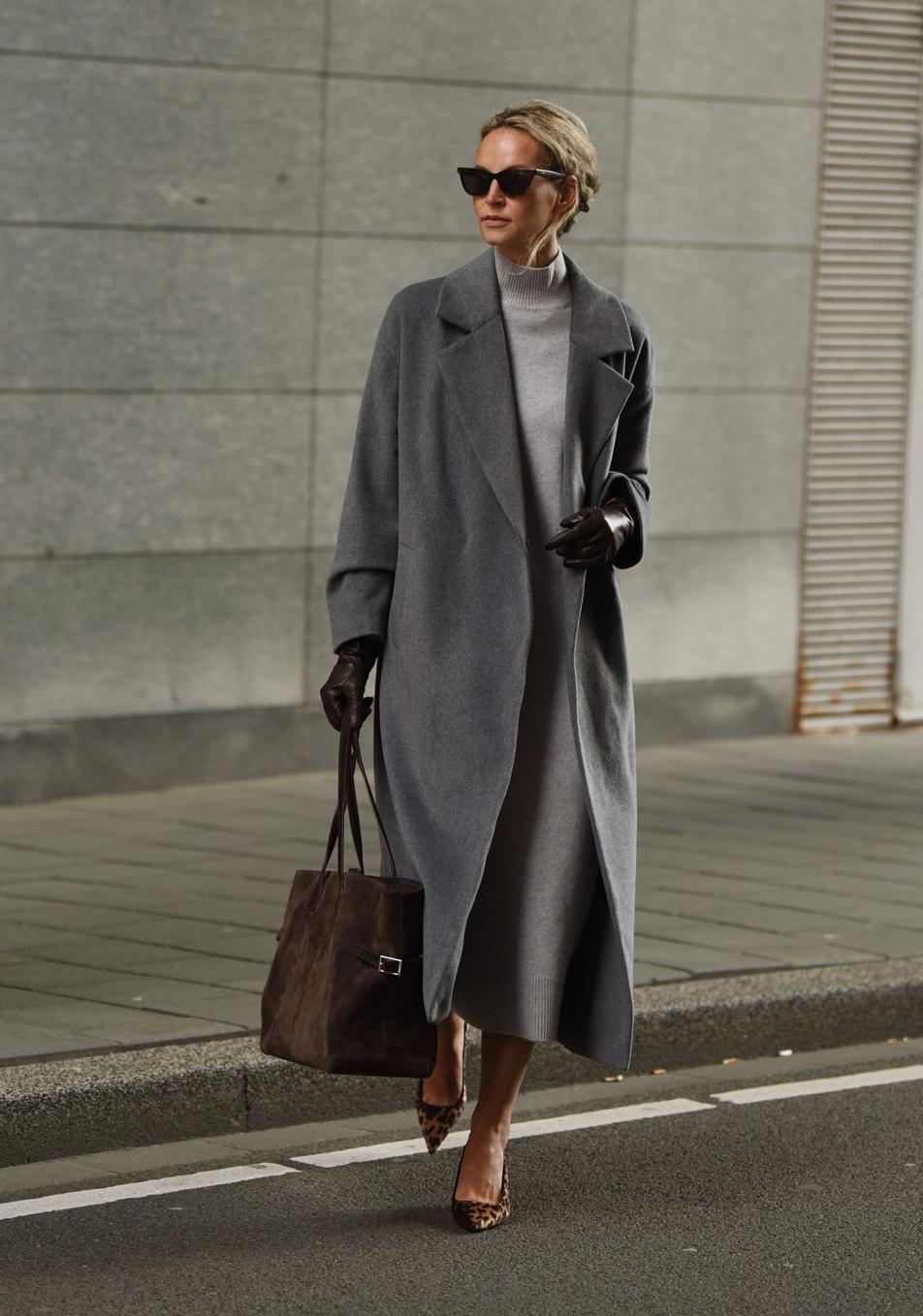 Total look gris, las claves para llevar la tendencia del otoño más elegante a los 50