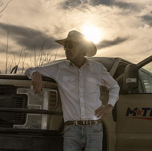 Billy Bob Thorton como Tommy Norris en una imagen de la producción Landman.