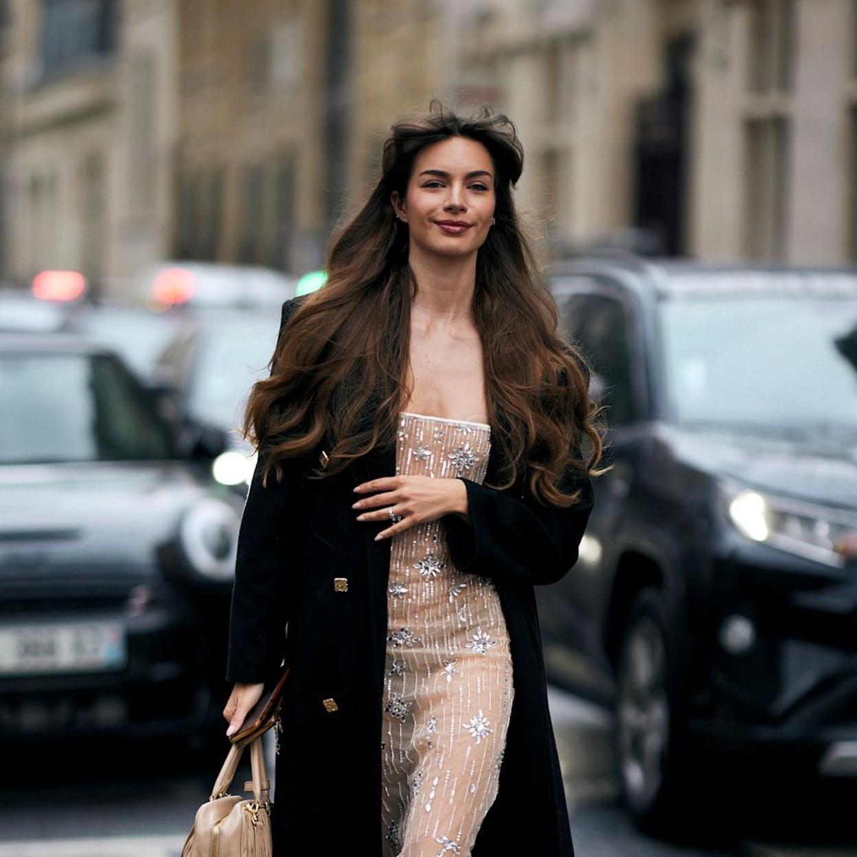 Influencer con pelo con volumen