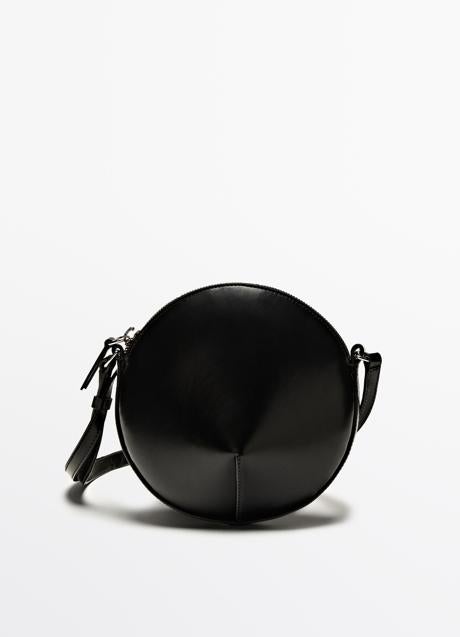 Imagen - Bolso negro de Massimo Dutti (99,99 euros)