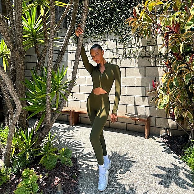 Monster walk, el ejercicio preferido de las atletas para endurecer y tonificar glúteos