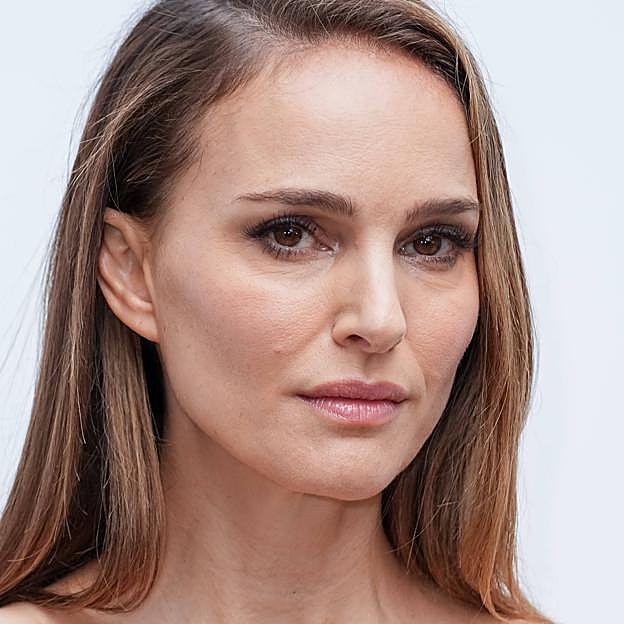 El pelo curly bob de Natalie Portman es un motivo más para cambiar de look antes de que acabe el año
