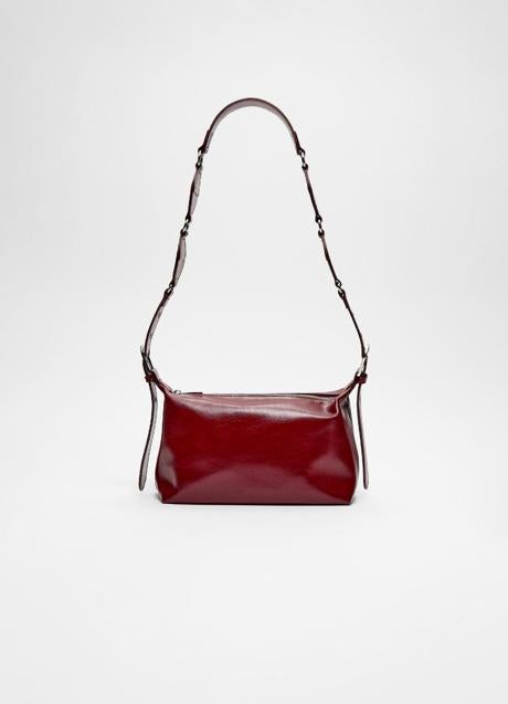 Imagen - Bolso burdeos de Stradivarius (22,99 euros)