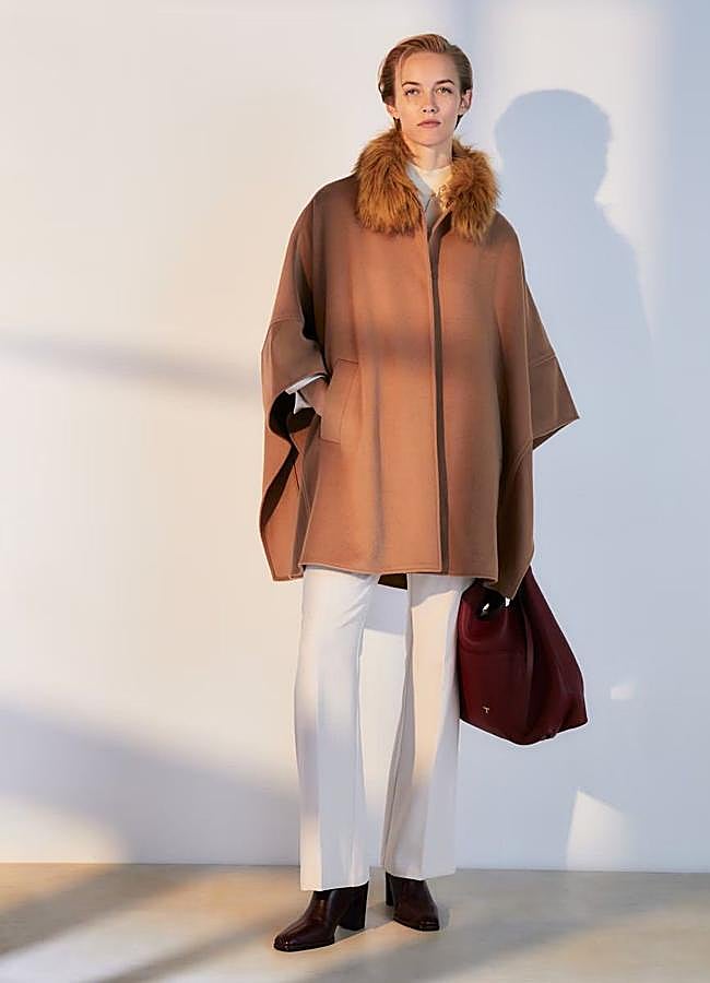 Imagen - Capa con cuello de pelo