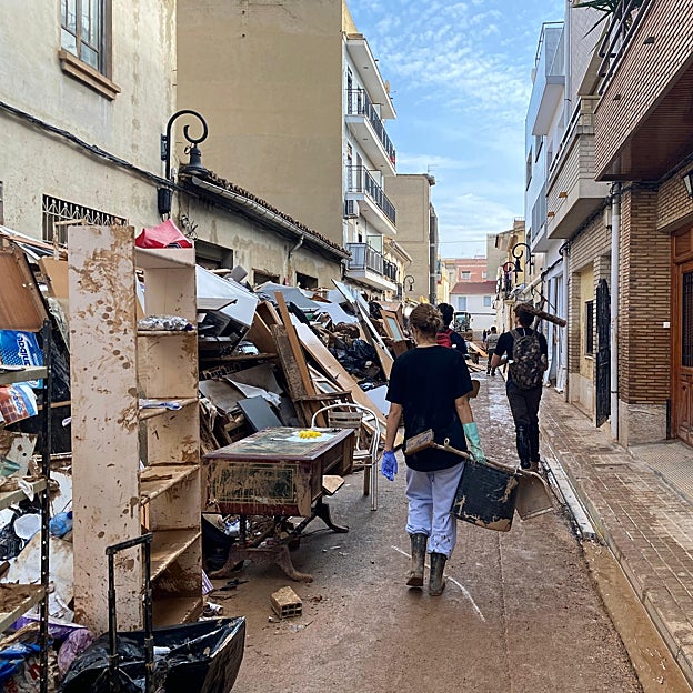 Así se ha volcado la Generación Z con las víctimas de la DANA: «No somos de cristal»