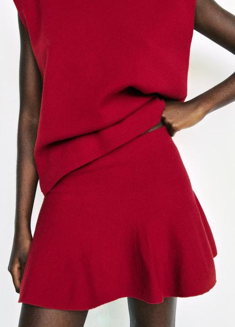 Imagen - Falda roja de Zara (17,99 euros)