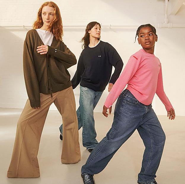 Imagen de la colaboración de Anya Hindmarch junto a Uniqlo.