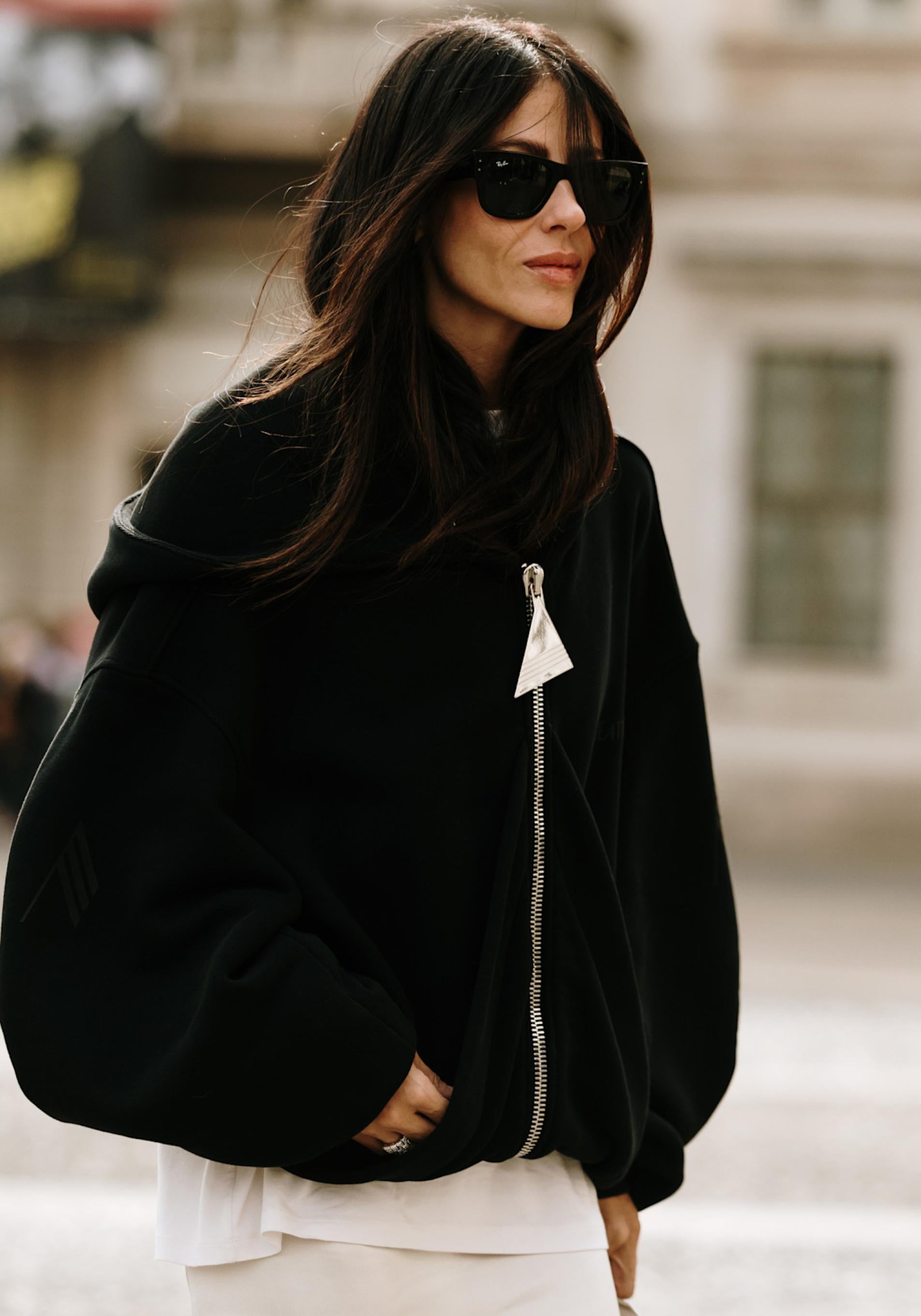 Mujer con gafas de sol