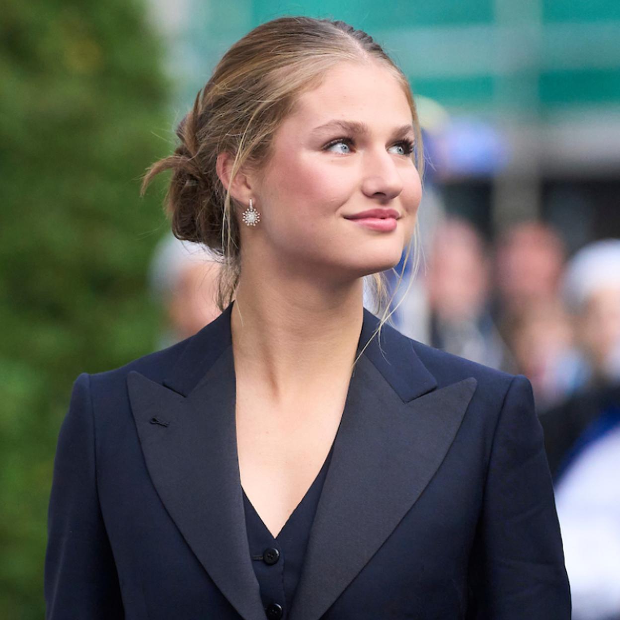 La princesa Leonor, a su llegada al Teatro Campoamor de Oviedo en la gala de entrega de los Premios Princesa de Asturias 2024. 
