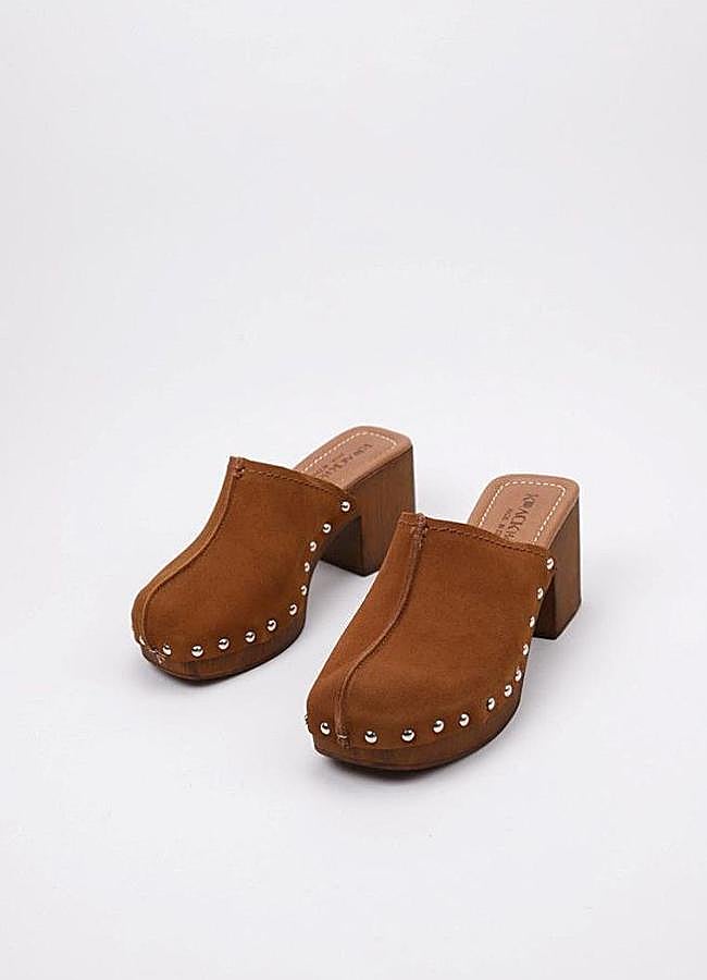 Imagen - Zuecos de ante con tachuelas