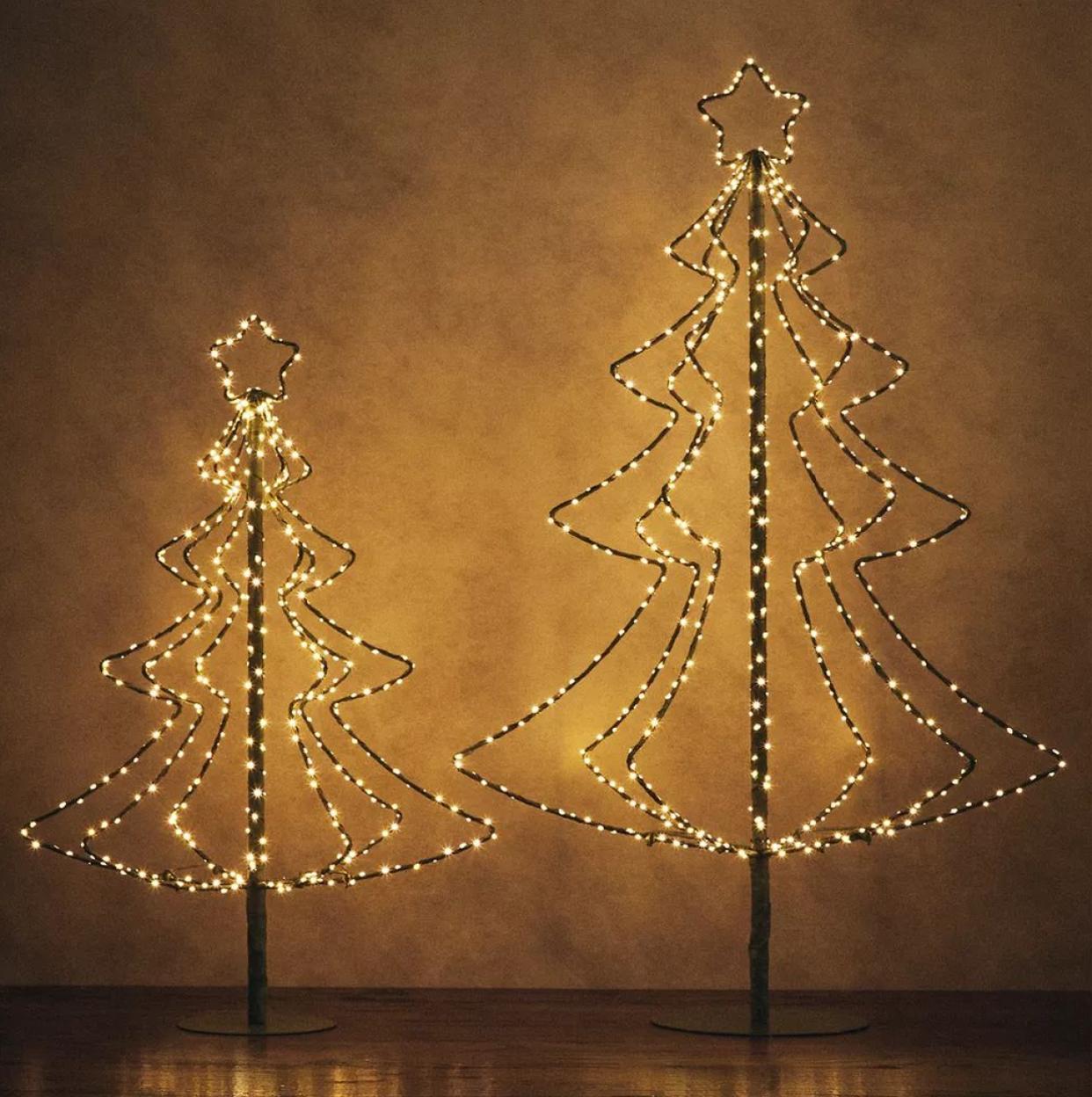 Estos árboles de Navidad de Zara Home están disponibles en dos tamaños. El pequeño (90 centímetros de alto) cuesta 79.99 euros y el grande, que mide 1.25 metros, 119 euros.