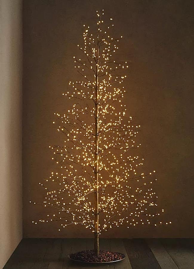 Imagen - Con una altura de 1,80 metros, este árbol de Navidad de Zara Home tiene lista de espera y cuesta 169 euros.