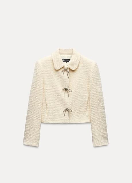 Imagen - Chaqueta blanca con botones lazo de Zara (45,99 euros)