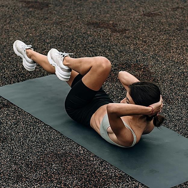 Estos siete ejercicios abdominales son fáciles y los puedes hacer desde casa. 