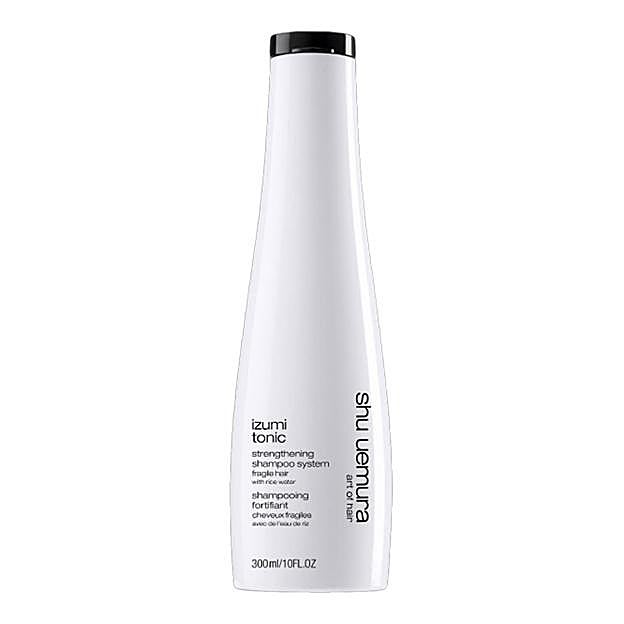 Champú Izumi tonic de Shu Uemura con agua de arroz (42,99 euros en Sephora).