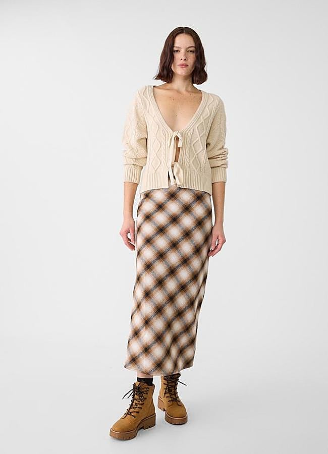 Imagen - Falda de cuadros de Stradivarius, 25,99 euros.