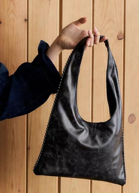 Imagen - Bolso negro de Pull & Bear (22,99 euros)