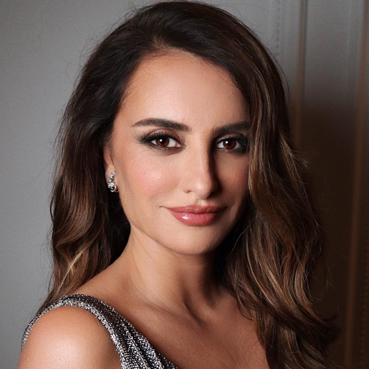 Penélope Cruz con maquillaje efecto piel lisa