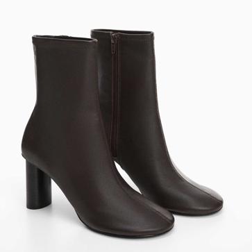 Imagen secundaria 1 - Jersey punto cuello alto (23,99€)/ Botín piel punta redonda (79,99€)/ Pantalón recto tiro medio pana (24,99€)