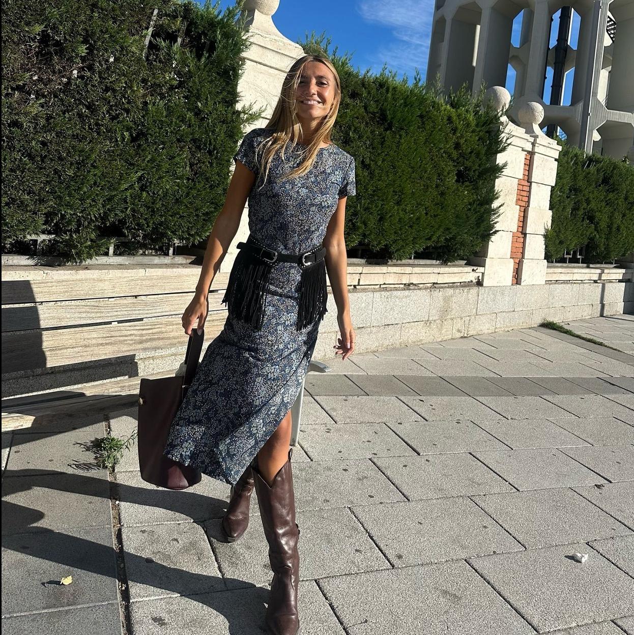 Influencer con cinturón tendencia