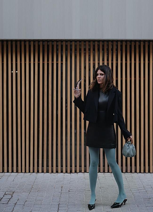 Imagen - Un look con medias azules. @esterbellon.