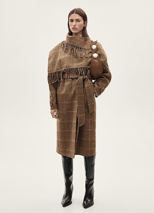 Imagen - Abrigo-bufanda con estampado de cuadros de Mango.