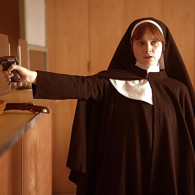 Lola Petticrew, que interpreta a Dolours Price en la miniserie de Disney + No digas nada, en una secuencia de la misma.