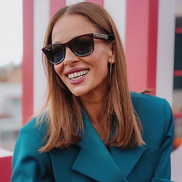 Los vaqueros efecto tipazo que ha descubierto Eva González: tiro alto, wide leg y muy ponibles