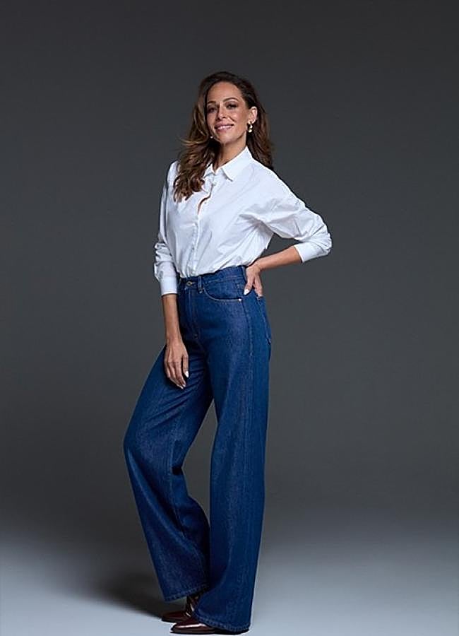 Imagen - Así quedan a Eva González los vaqueros wide leg con tiro alto.