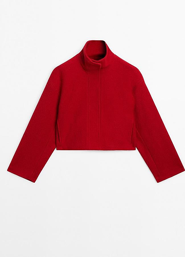 Imagen - Abrigo de cuello alto en rojo de Massimo Dutti.