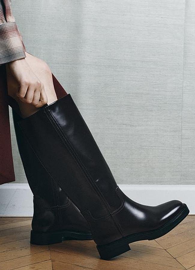 Imagen - Así quedan las botas granates de Zara.