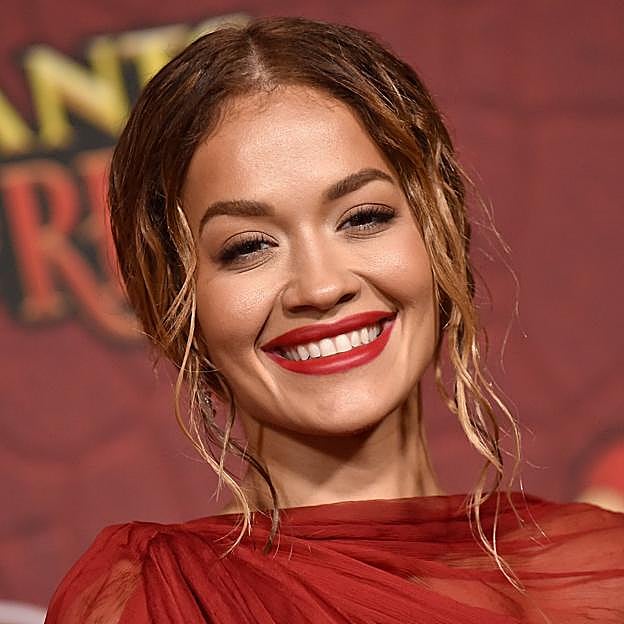 Labios rojos, el clásico que siempre queda bien en Navidad: trucos y los labiales más cremosos que no transfieren 