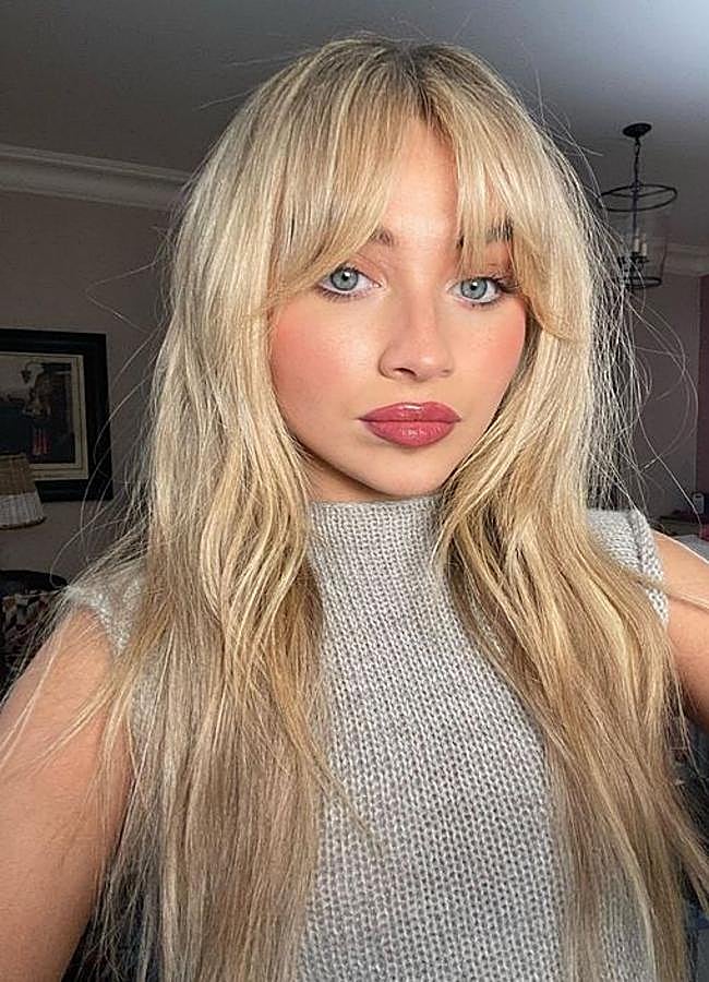 Imagen - Sabrina Carpenter con flequillo cortina tendencia/@sabrinacarpenter
