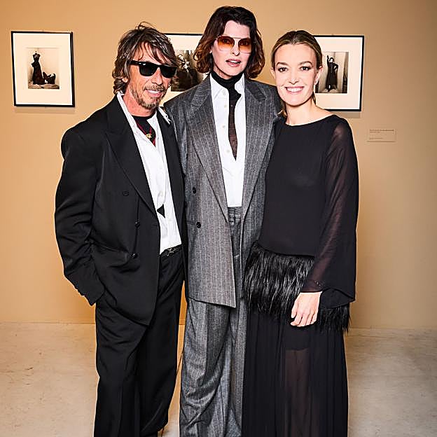 Marta Ortega estrena el vestido negro más espectacular de la próxima temporada de Zara: con mangas transparentes y un detalle muy especial