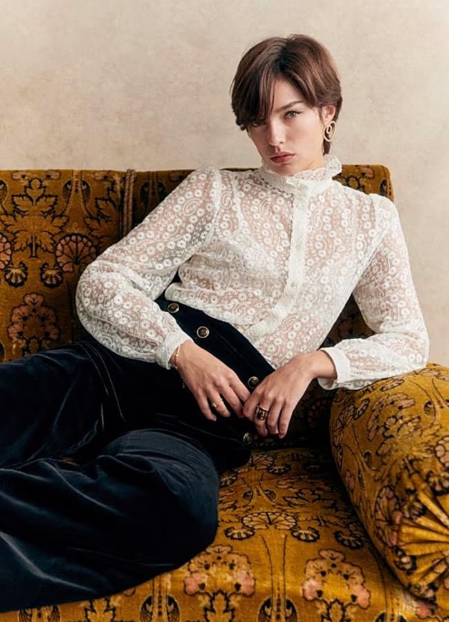 Imagen - Camisa blanca con semitransparencia de Sézane, 120 euros.