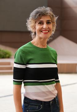 Imagen secundaria 2 - Ana Fernández Aberturas, directora de Almacenamiento y Servicios de Datos en Hewlett Packard para América Latina y Sur de Europa; Emanuela Spagnolo, ginecóloga y cirujana robótica (especializada en el robot Da Vinci) en el Hospital Universitario La Paz de Madrid; y Belén Bernardos, Distinguished Solution Engineer en Salesforce.