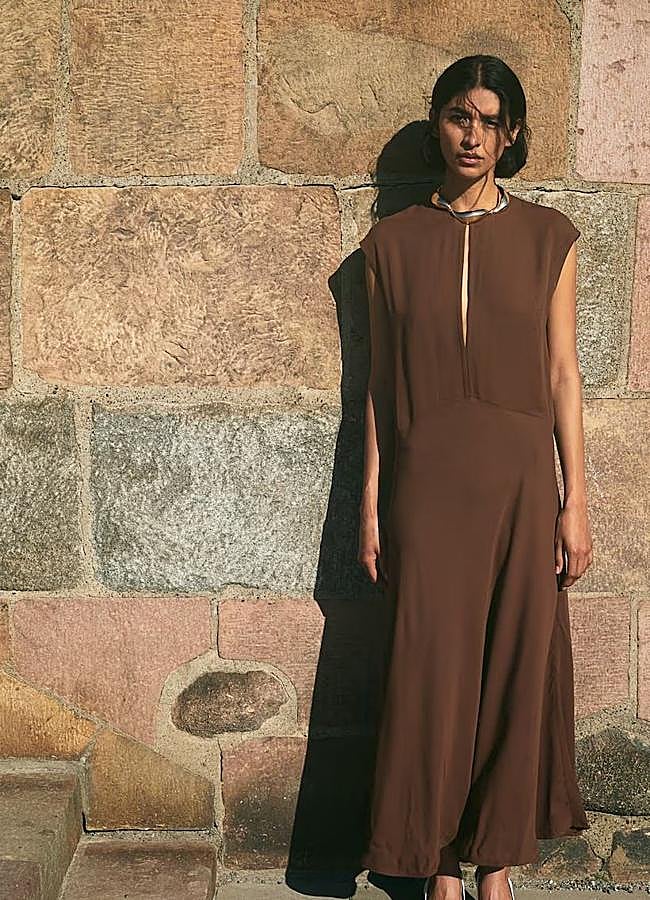 Imagen - Vestido fluido midi marrón chocolate