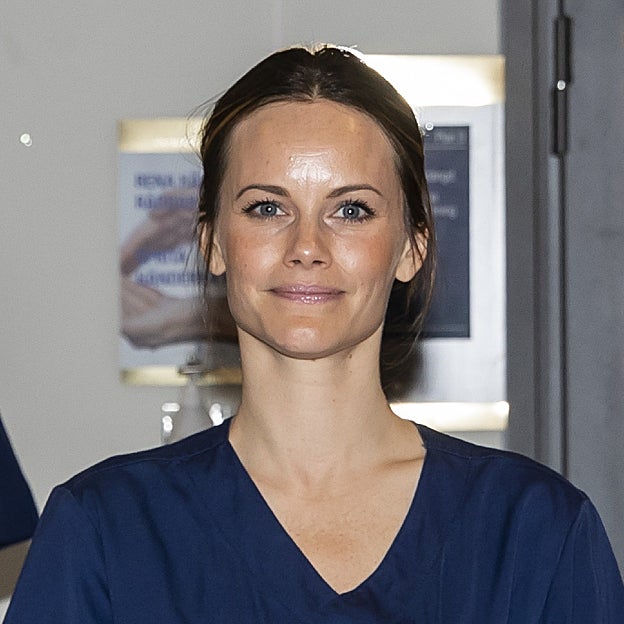 Sofía de Suecia trabajando en un hospital en 2020. 