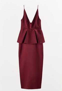 Imagen secundaria 2 - Blazer ajustada peplum de Vero Moda (34,99€ en Cortefiel)/ Top bandeau en tul plisado de H&M (49,99€)/ Vestido peplum satén pesado (79,95€)