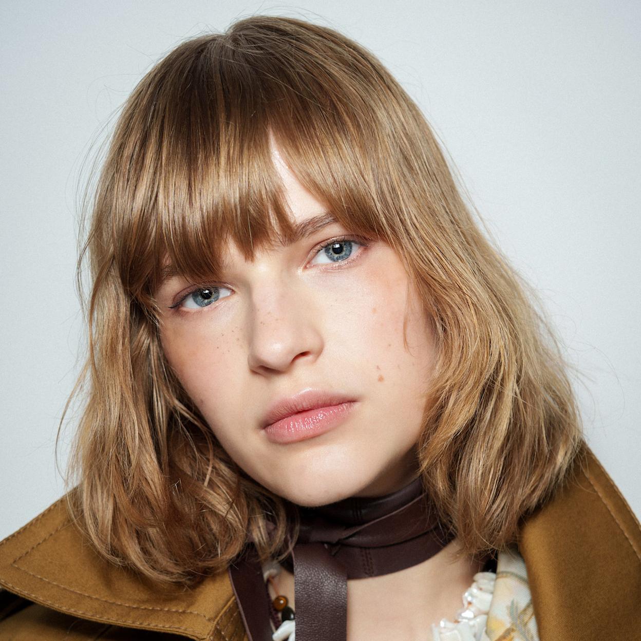 Por qué este pequeño gesto en el flequillo puede que lo ensucie antes