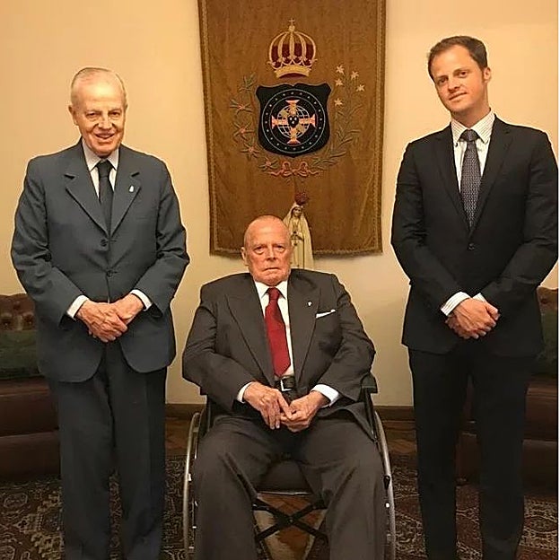 El príncipe Rafael junto a sus tíos Bertrand y Luiz. 