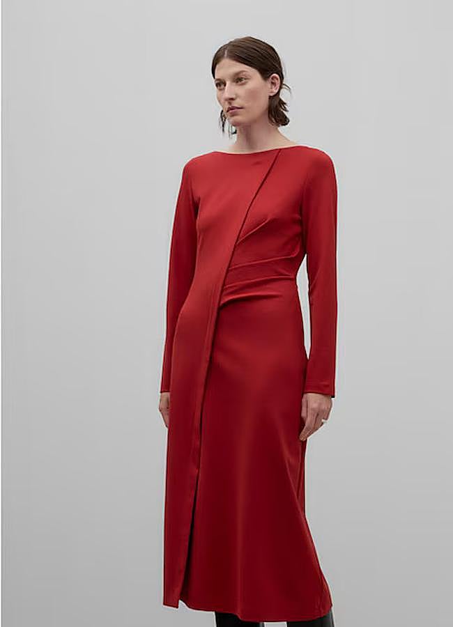 Imagen - Vestido midi en rojo de Adolfo Domínguez.